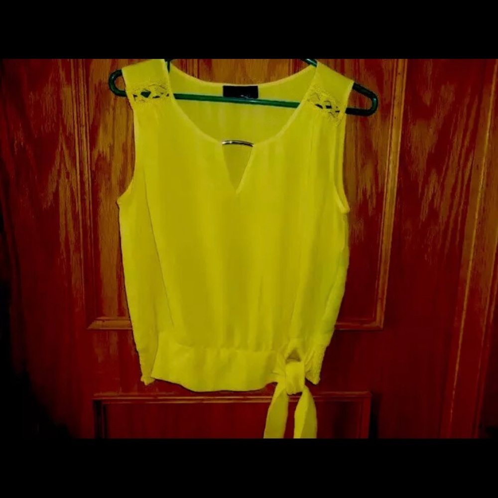 Women's sleeveless top. BCX. Size S. Yellow.